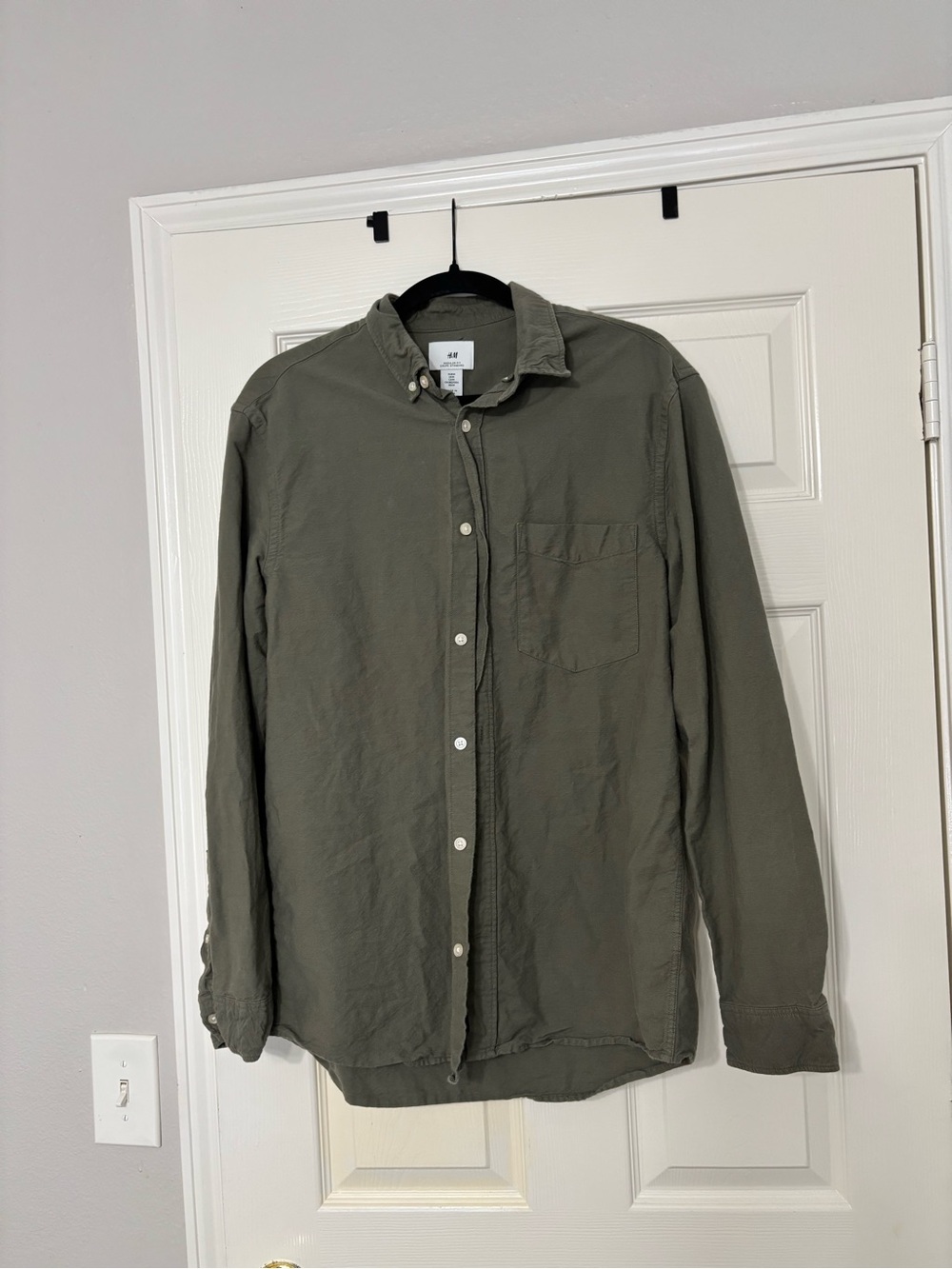 H&M Men's Olive Button-Down Long Sleeve Shirt